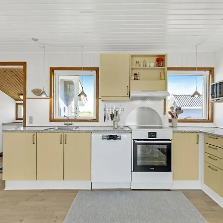 Holiday home Lystlund *