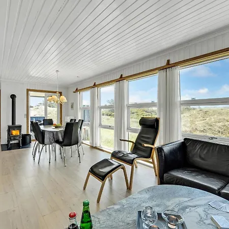 Holiday home Lystlund *